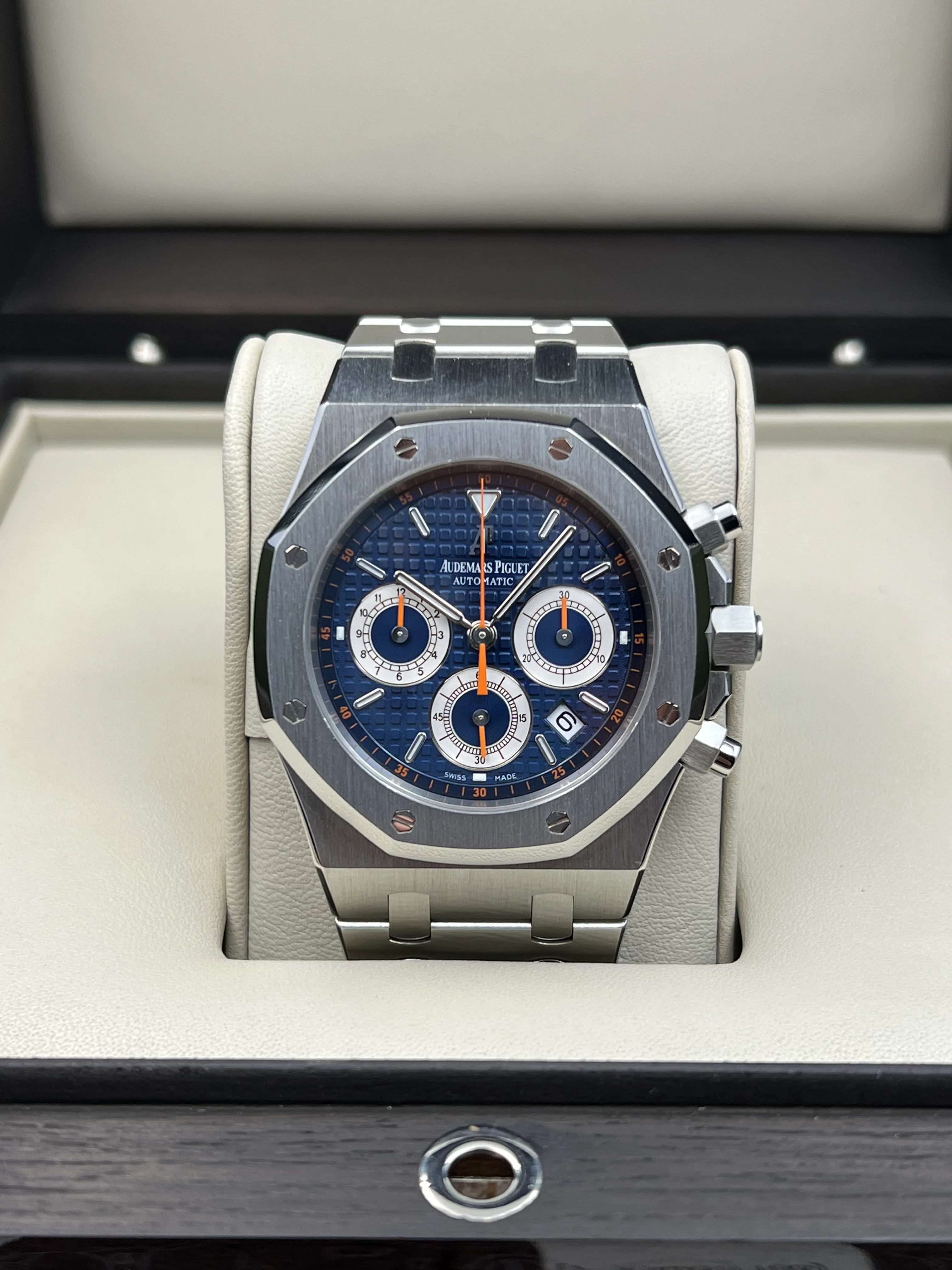 Audemars Piguet Royal Oak Chronograph Blue 39mm 26300ST 2010 [Preowned] - Image 17