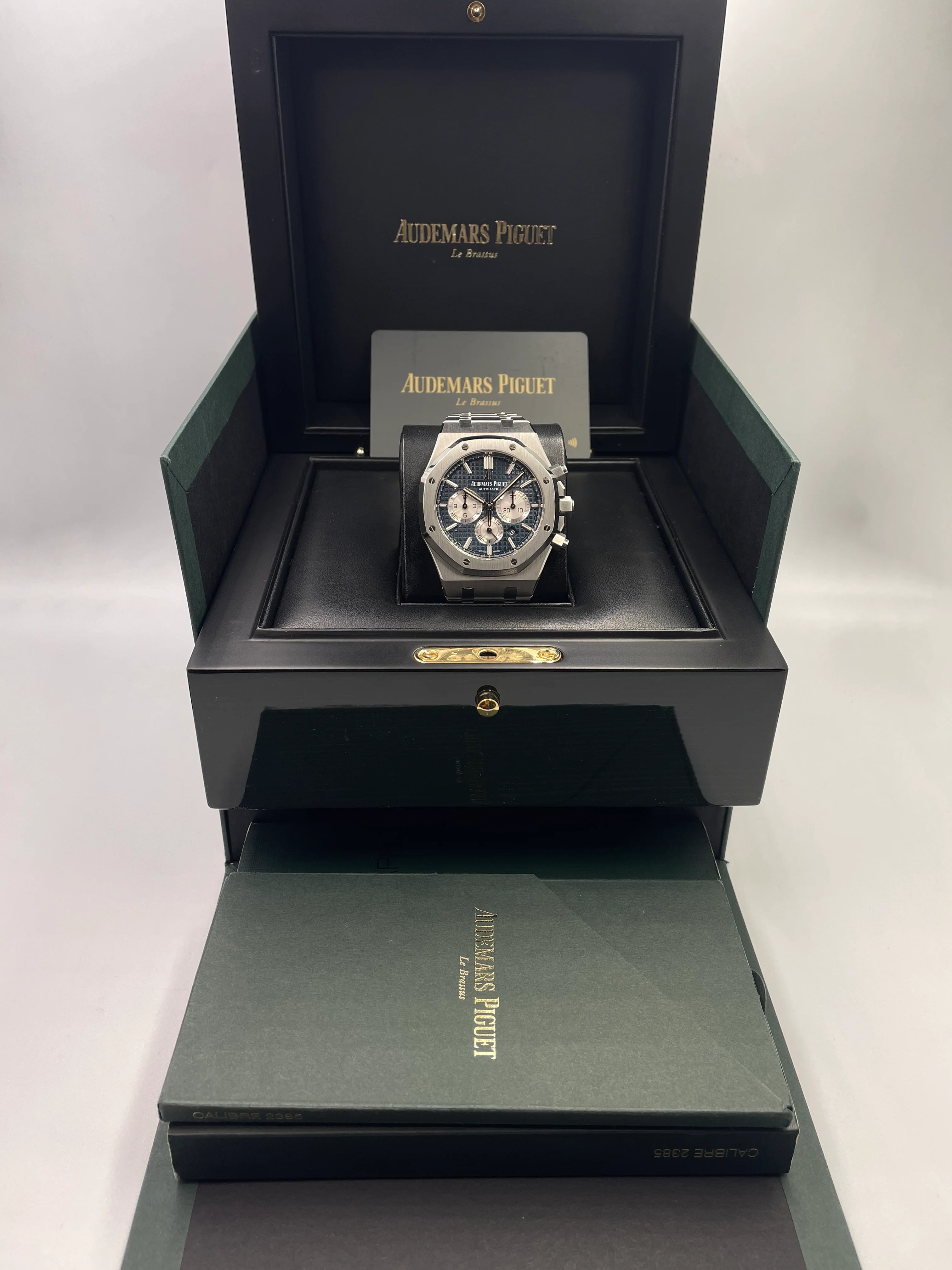 Audemars Piguet Royal Oak Chronograph Blue 41mm 26331ST 2018 [Preowned] - Image 14
