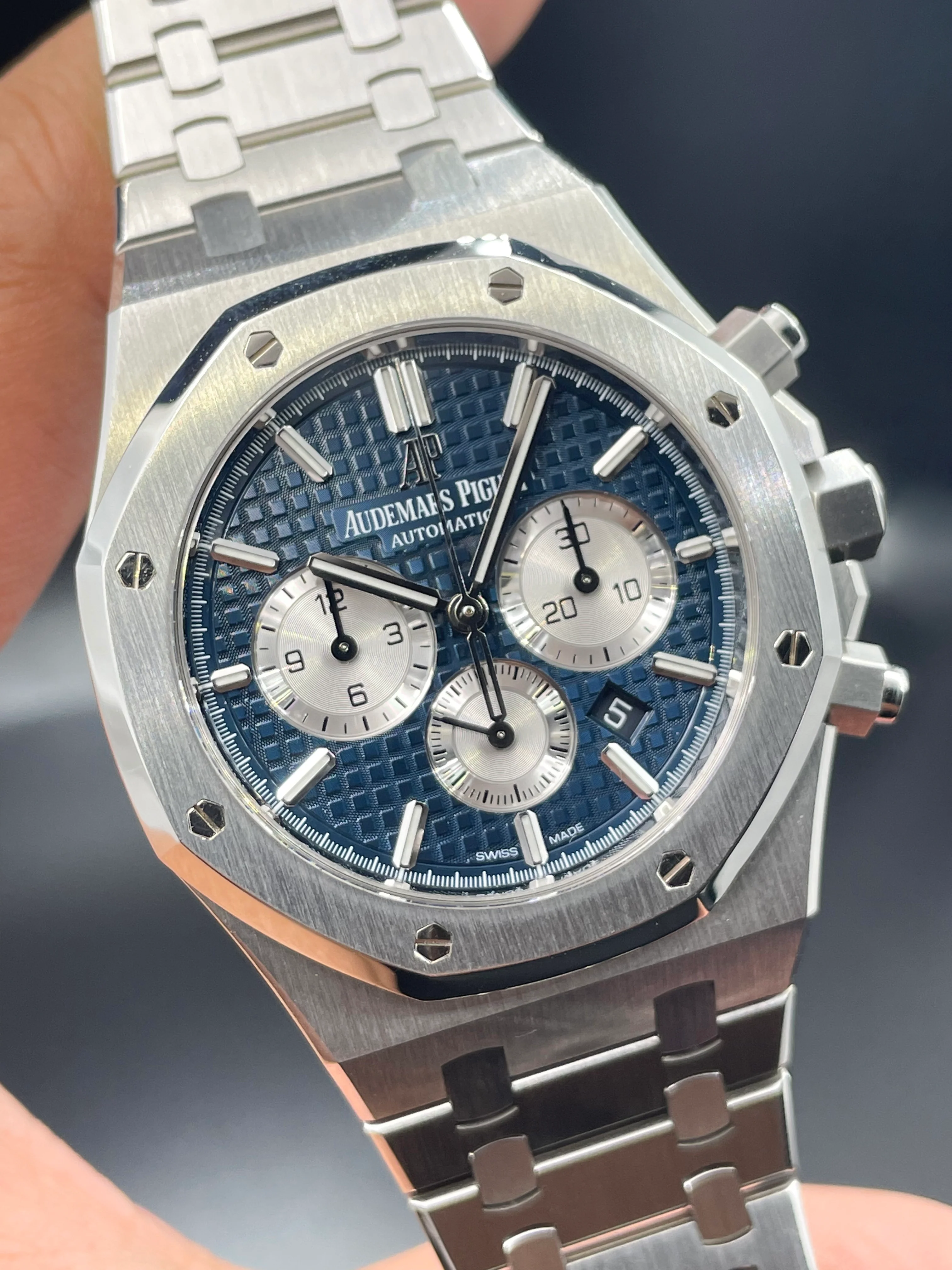Audemars Piguet Royal Oak Chronograph Blue 41mm 26331ST 2018 [Preowned] - Image 3