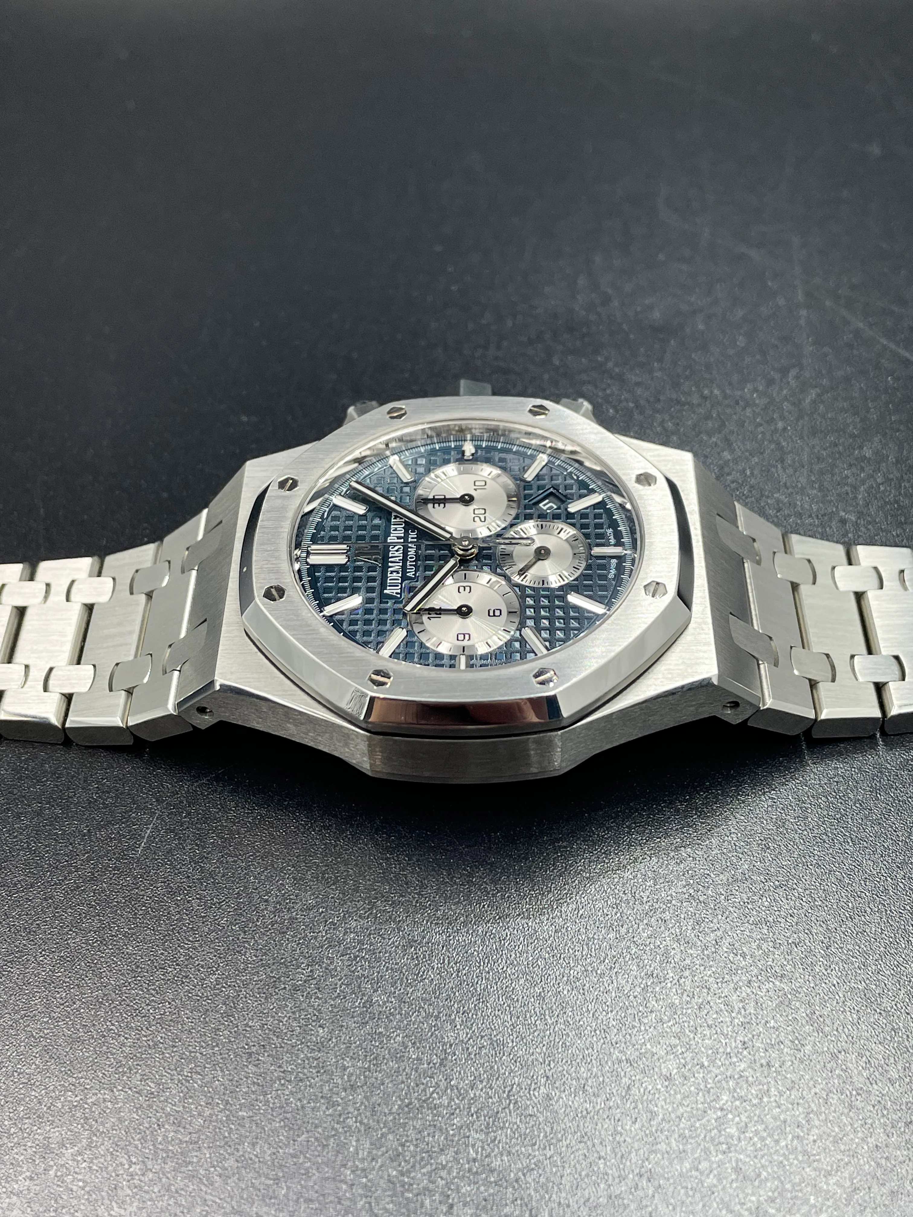 Audemars Piguet Royal Oak Chronograph Blue 41mm 26331ST 2018 [Preowned] - Image 8
