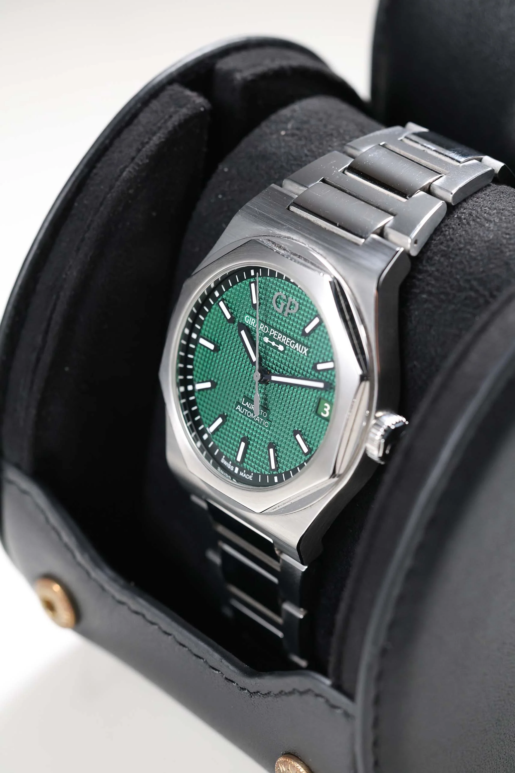 Girard Perregaux Laureato Green 42mm 81010-11-3153-1CM 2022 [Preowned] - Image 10