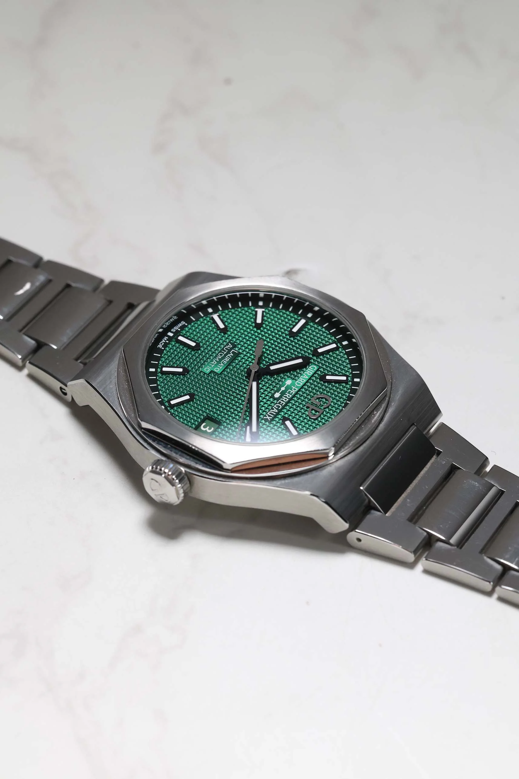 Girard Perregaux Laureato Green 42mm 81010-11-3153-1CM 2022 [Preowned] - Image 14