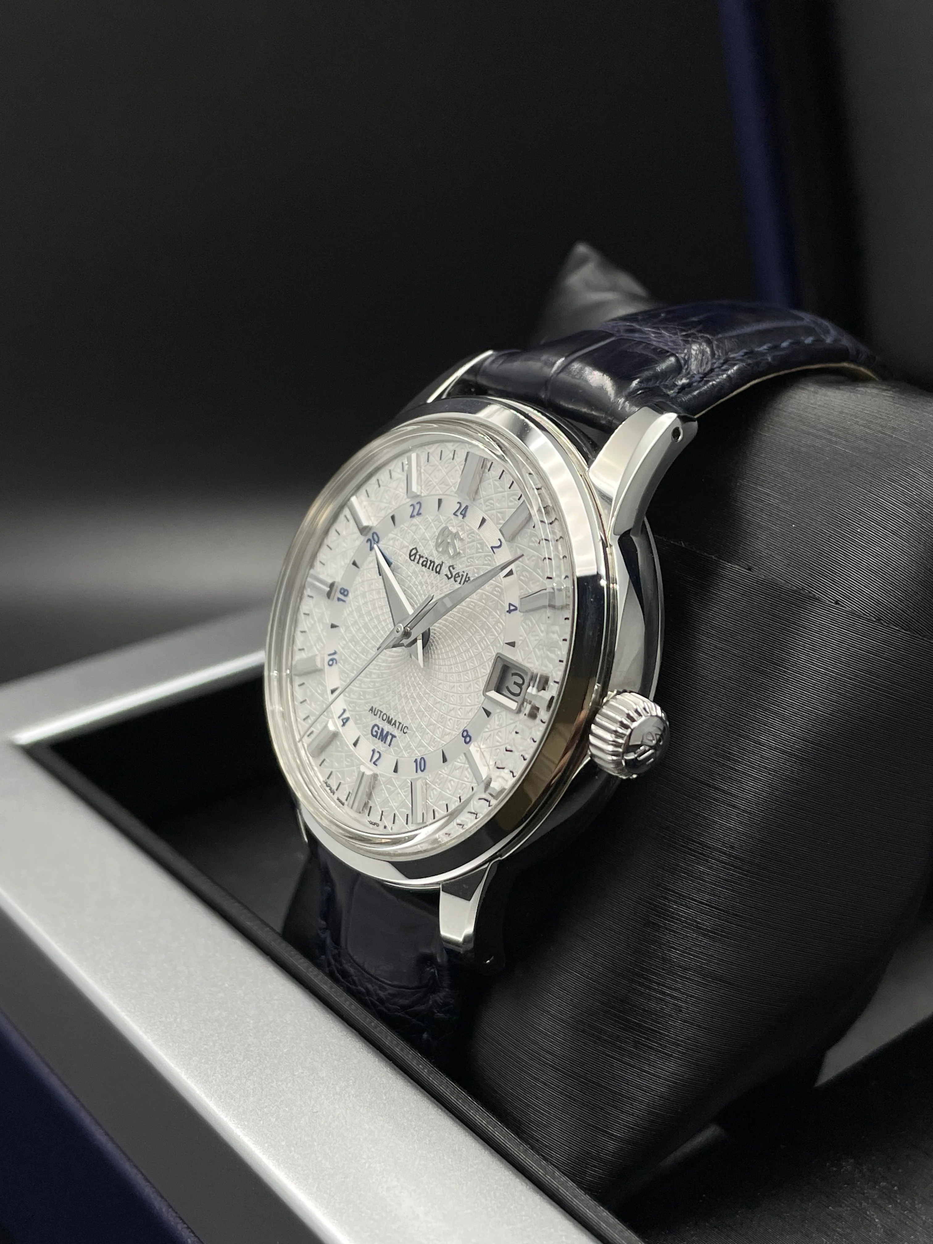 Grand Seiko Elegance SBGM235 'Kiku' 9S GMT 20th Anniversary LE 39.5mm 2018 [Preowned] - Image 11