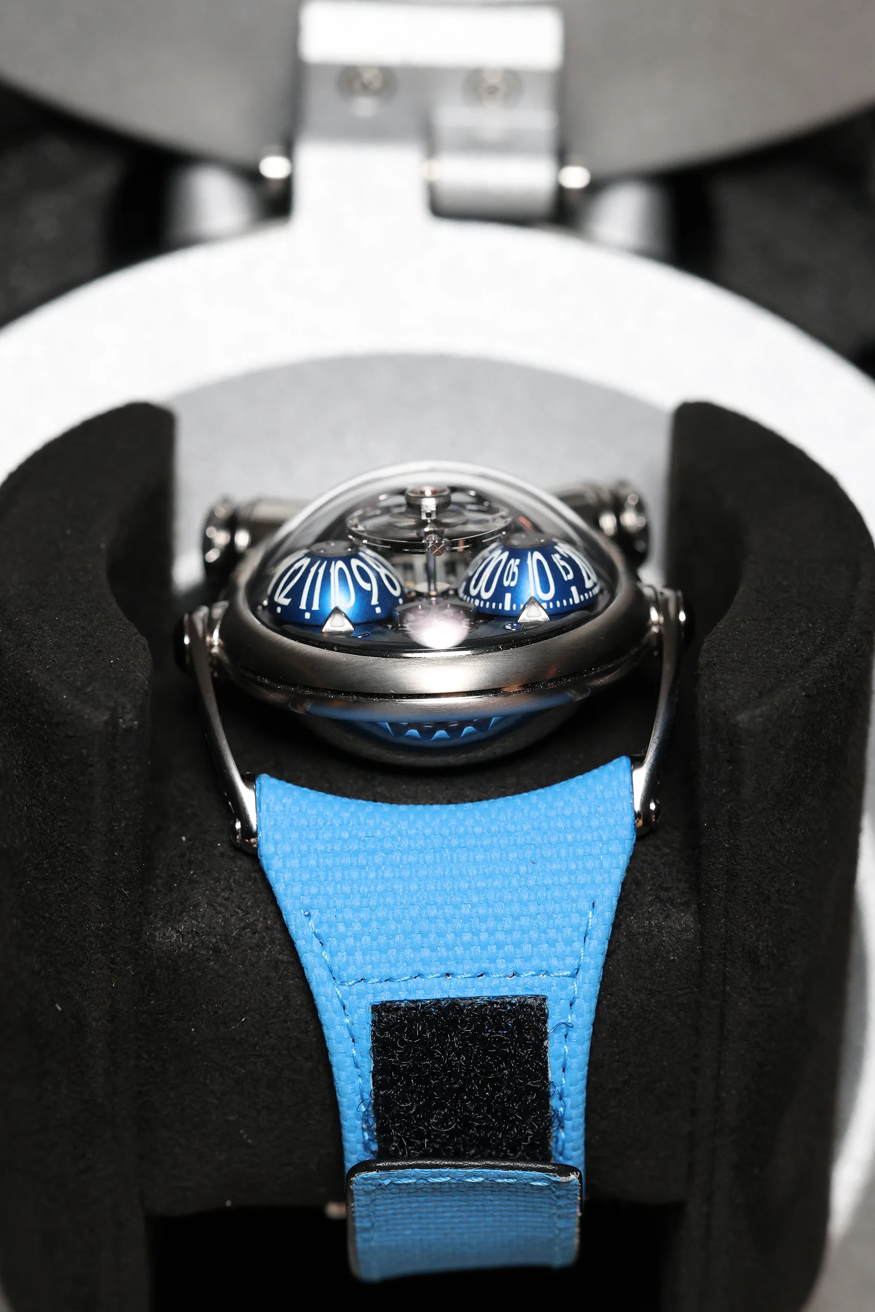 MB&F HM10 Bulldog Titanium 2024 [Preowned] - Image 14