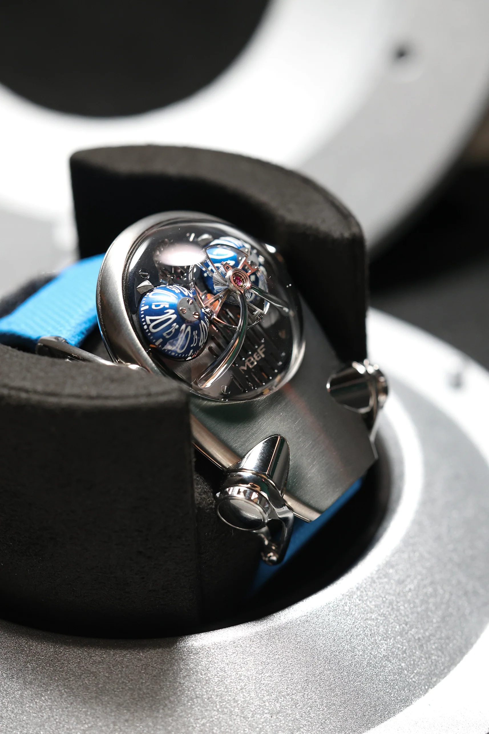 MB&F HM10 Bulldog Titanium 2024 [Preowned] - Image 15