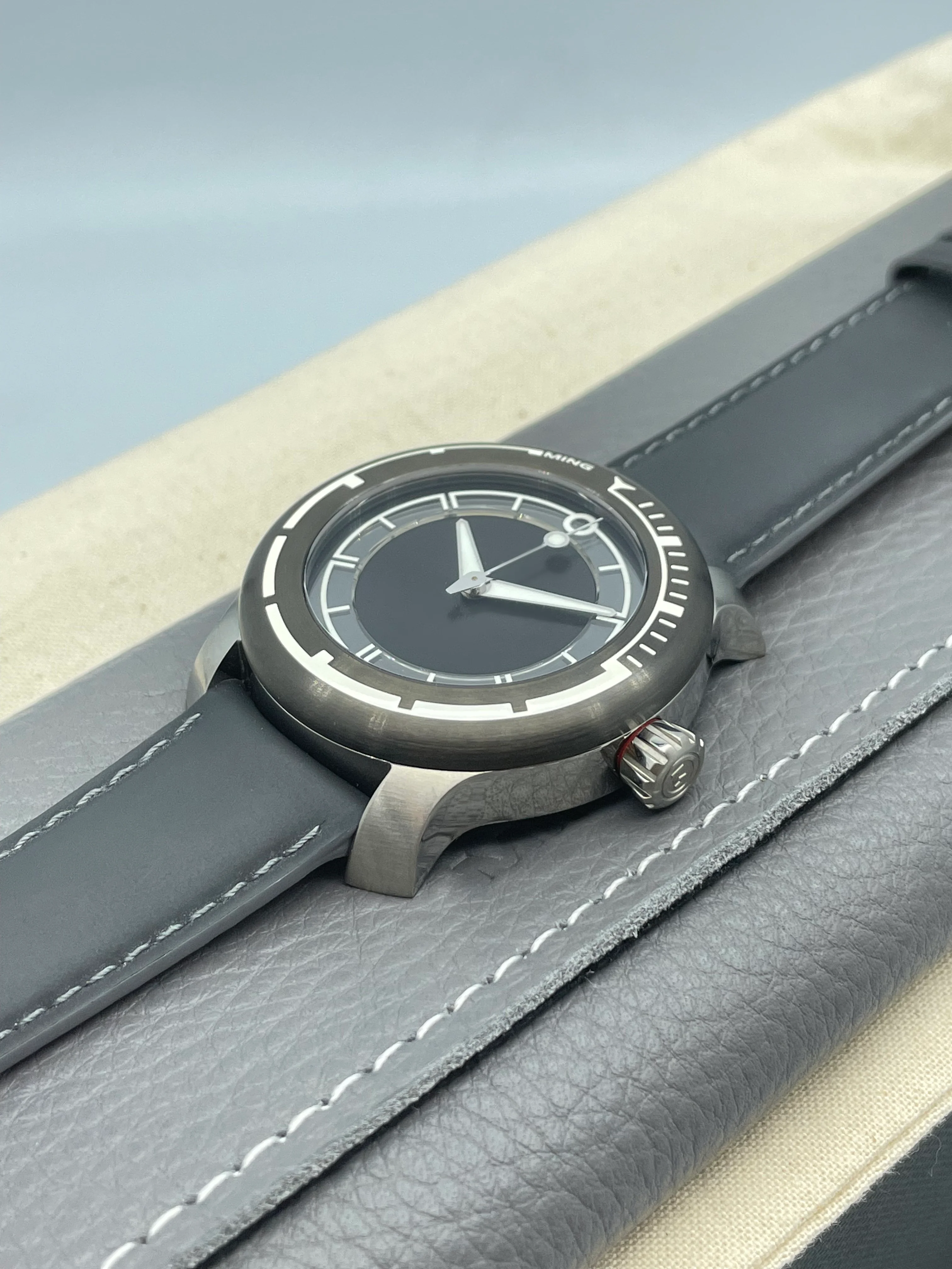 MING 18.01 H41 Diver 40mm 2021 NOS - Image 9