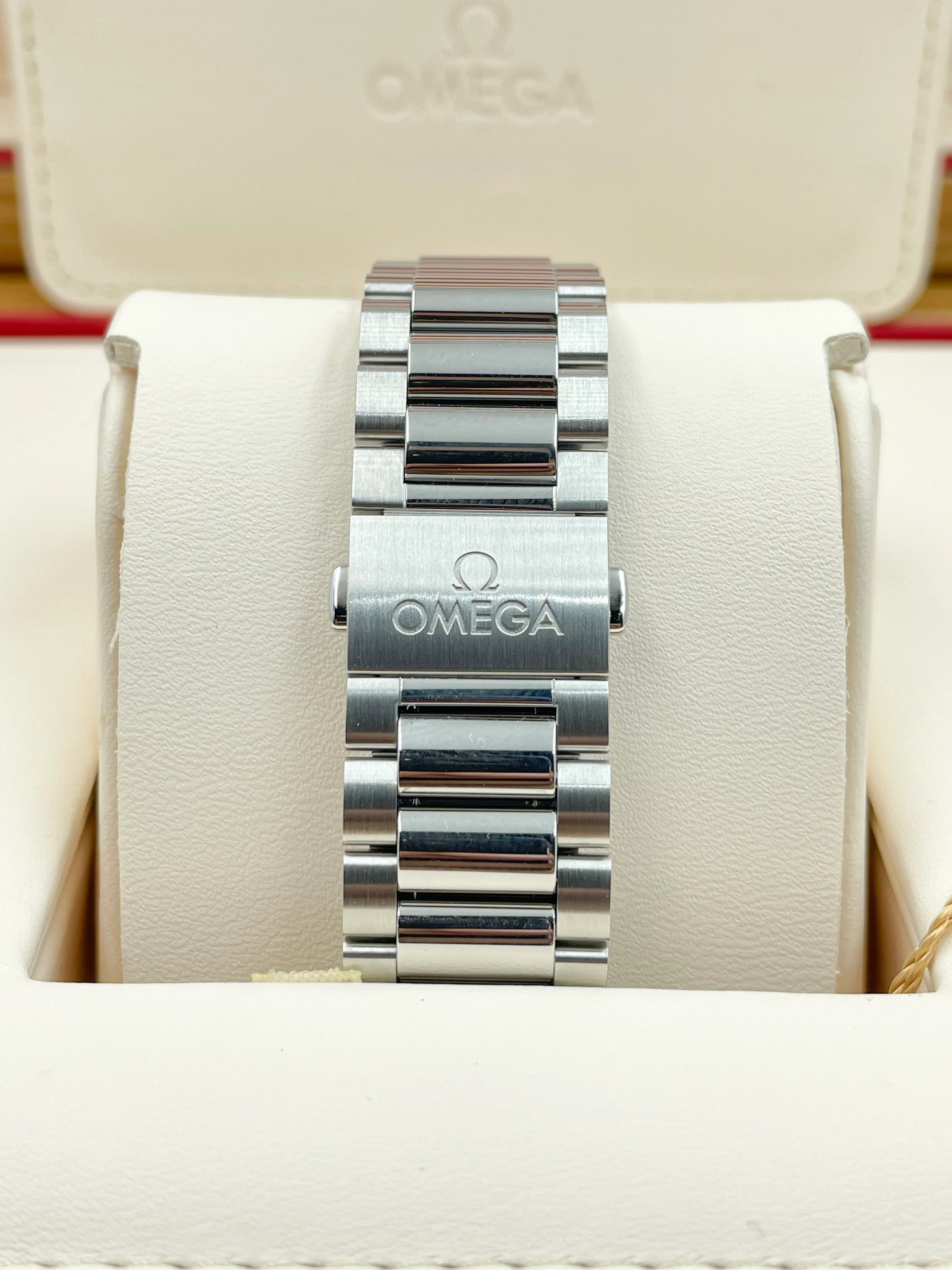 Omega Aqua Terra Shades Saffron 38mm 2023 [Preowned] - Image 14