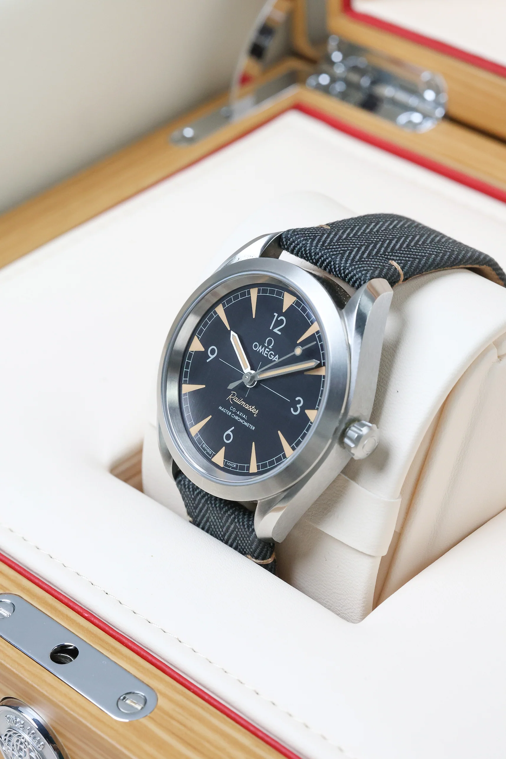 Omega Seamaster Railmaster 40mm 2023 [Preowned] - Image 8