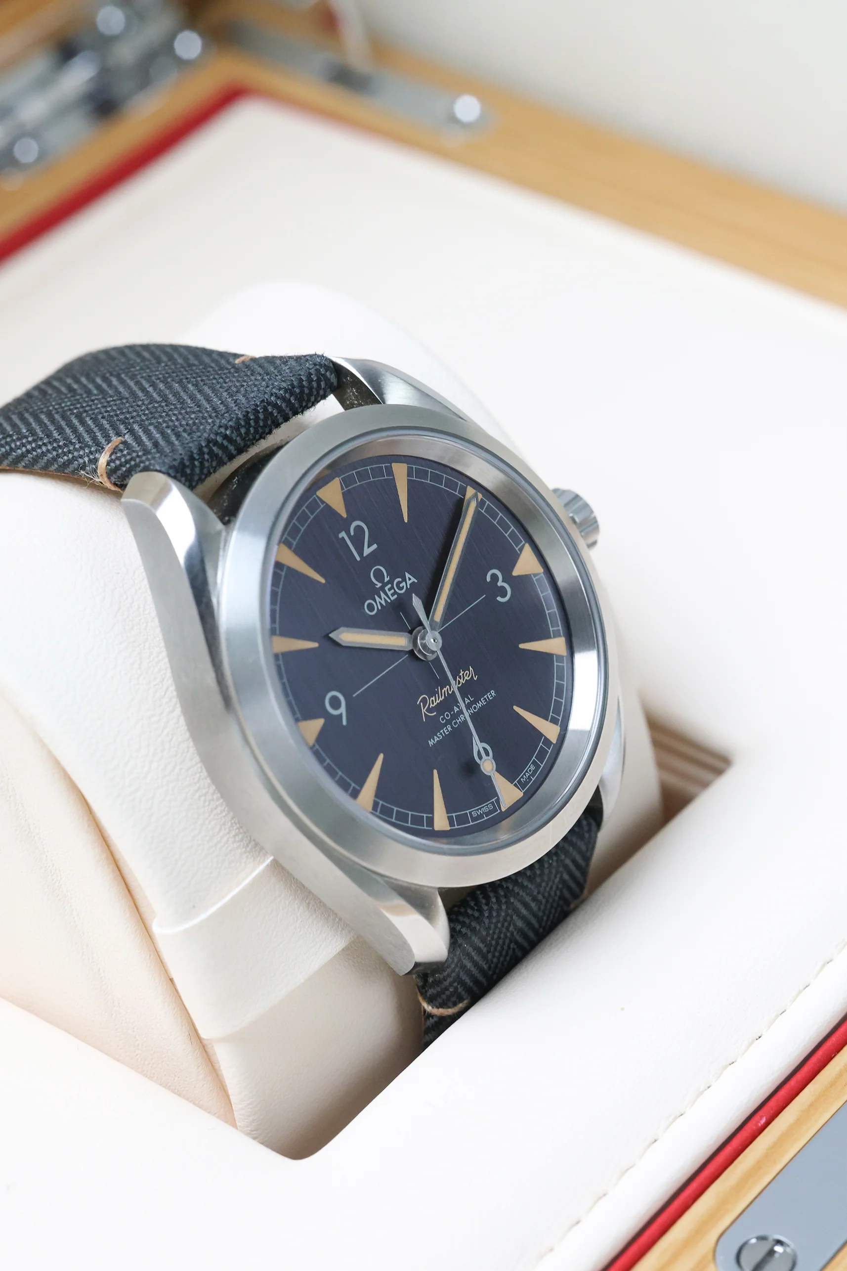 Omega Seamaster Railmaster 40mm 2023 [Preowned] - Image 9