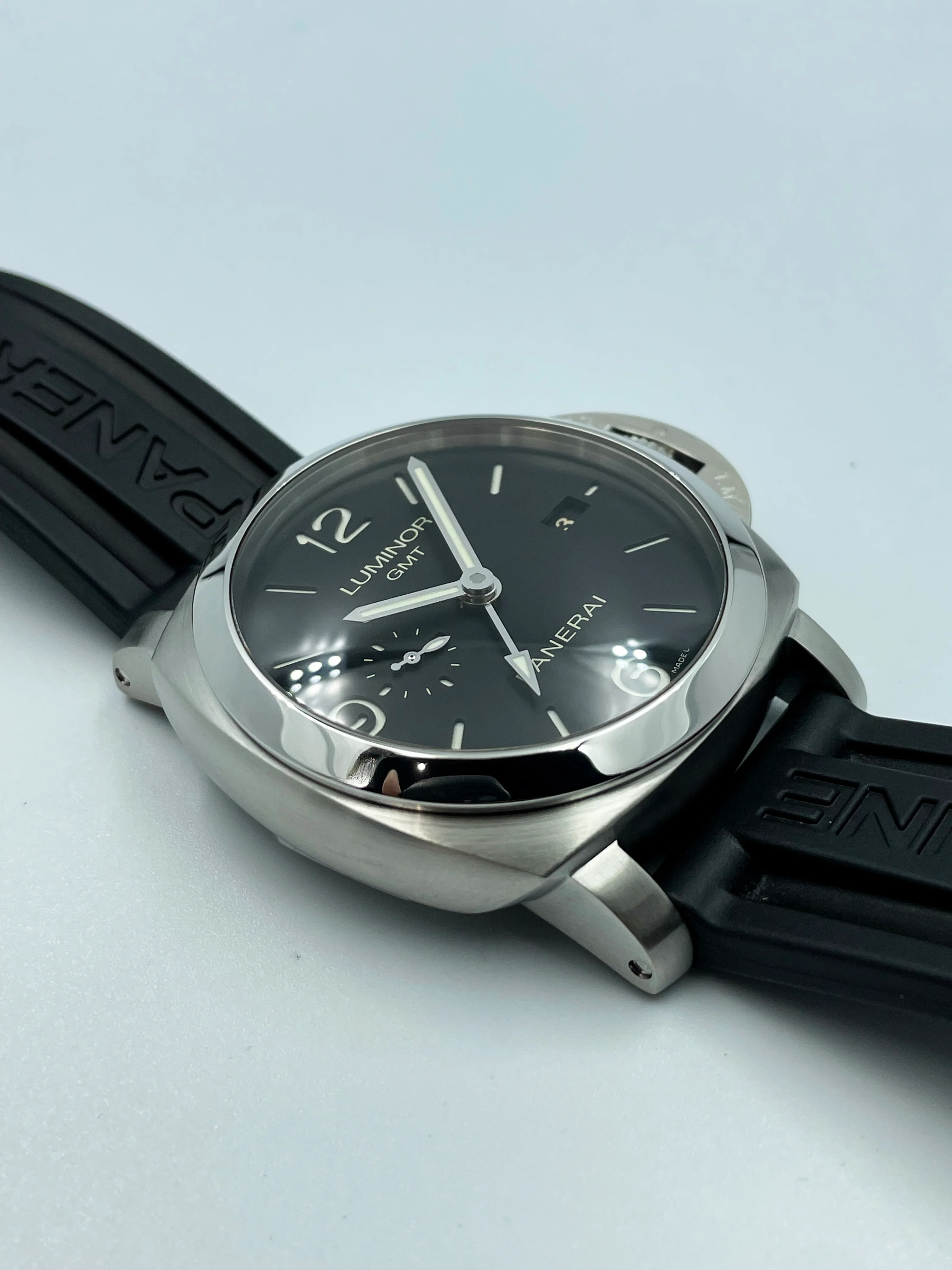 Panerai Luminor 1950 3 Days GMT Auto 44mm PAM00320 2015 [Preowned] - Image 9