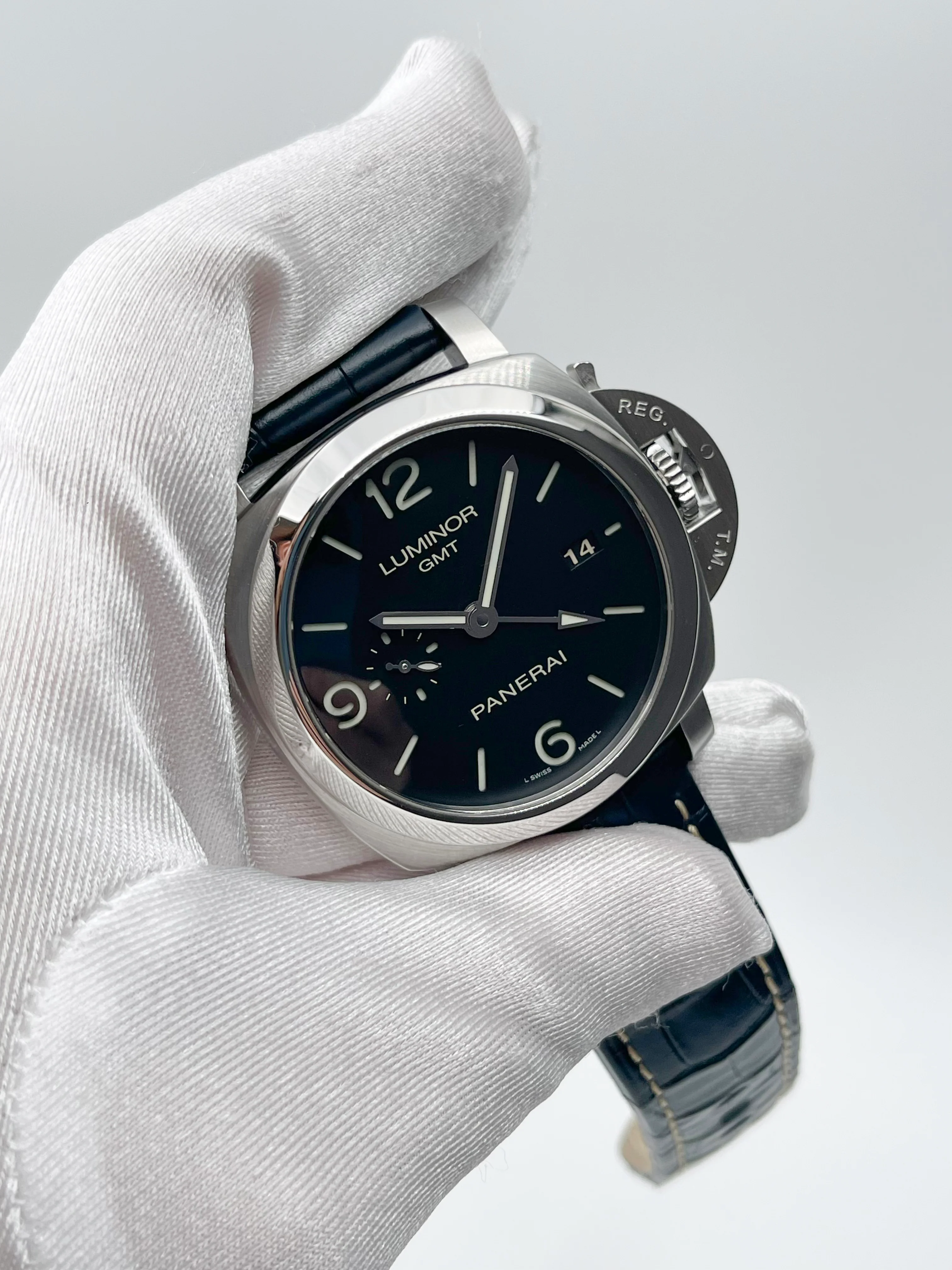 Panerai Luminor 1950 3 Days GMT Auto 44mm PAM00320 2010 [Preowned] - Image 3