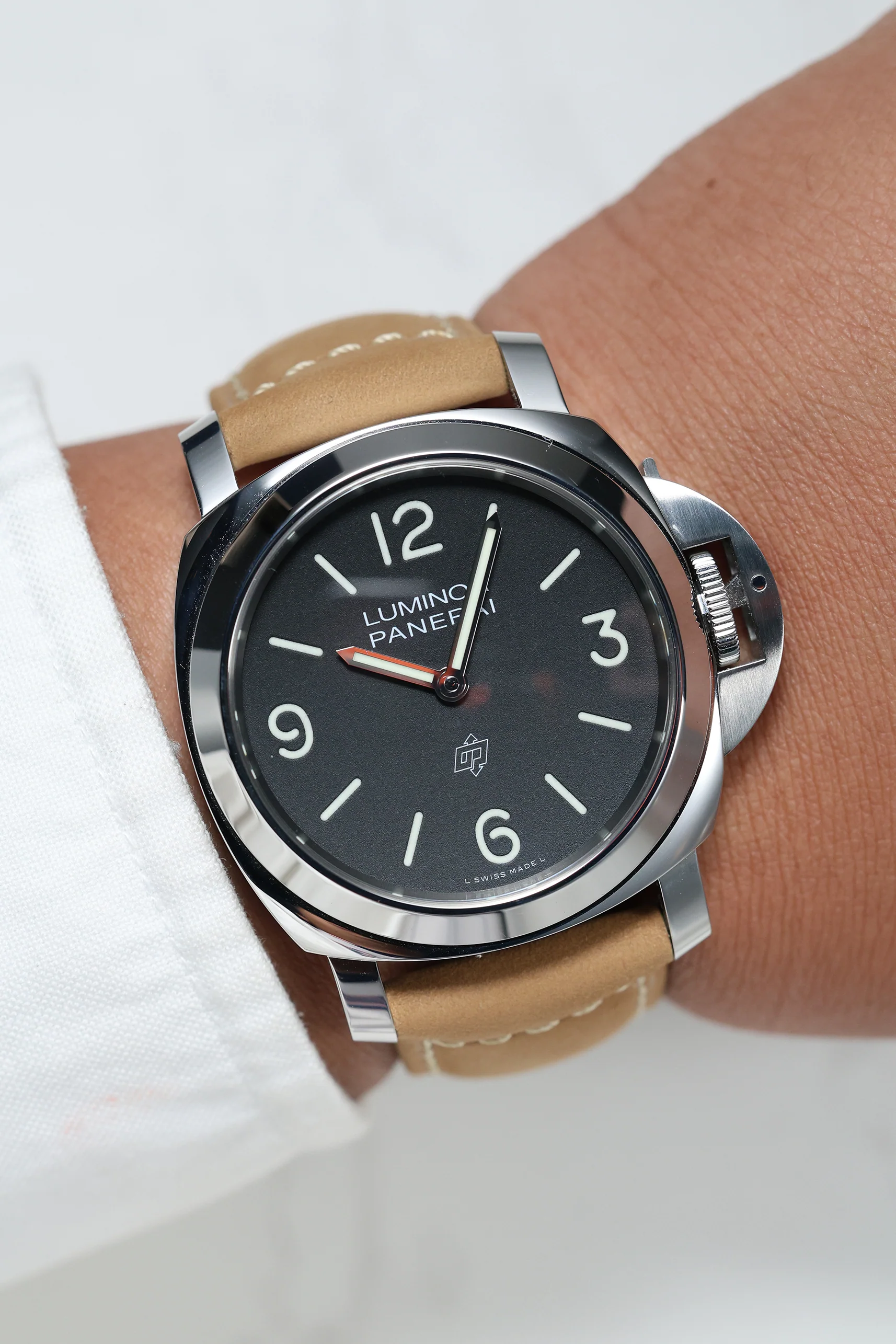 Panerai Luminor Base Logo 3 Days 44mm PAM01086 2025 [Preowned] - Image 6
