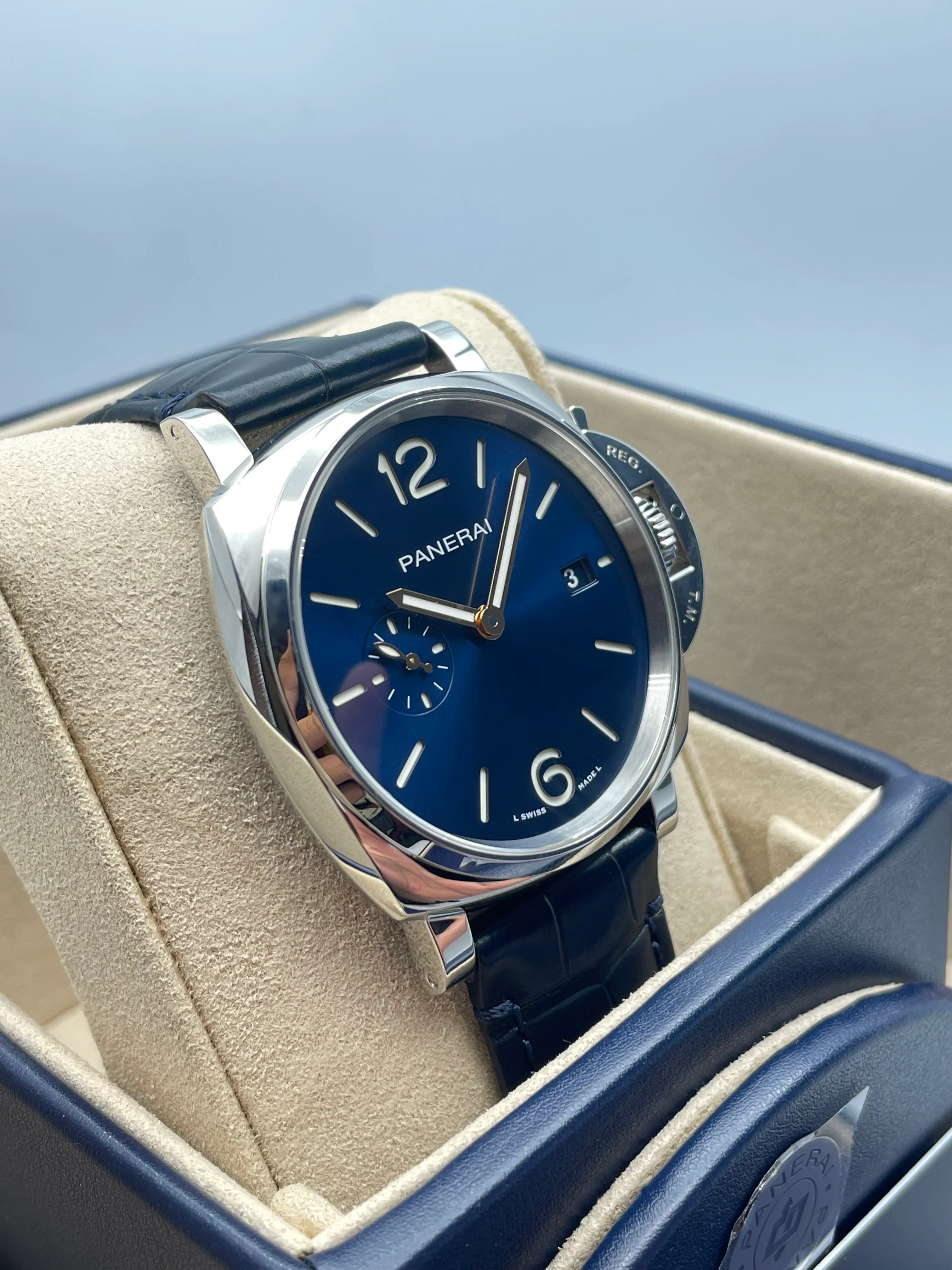Panerai Luminor Due Prada 42mm 3 Days PAM01429 2024 [Preowned] - Image 5