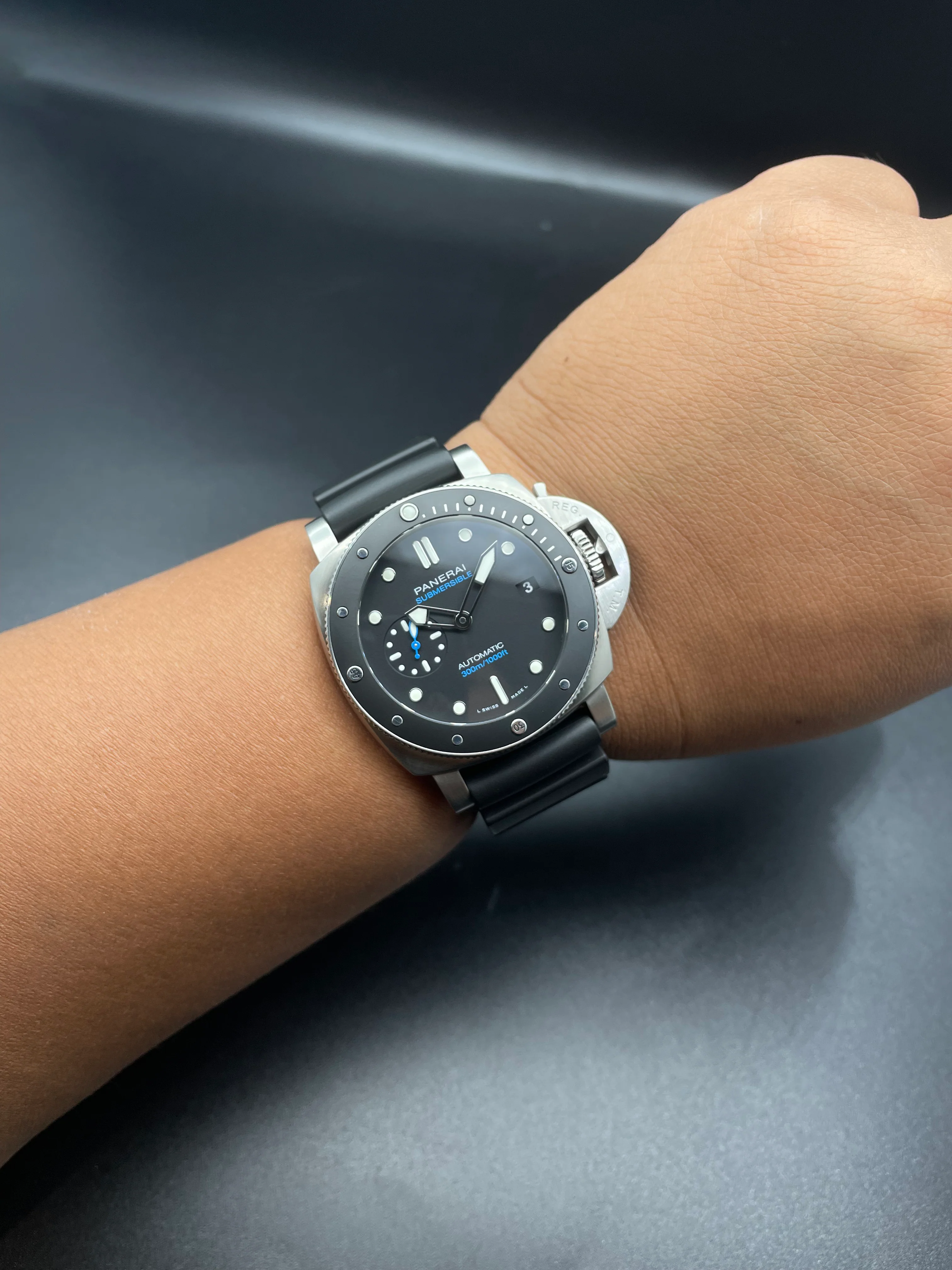 Panerai Submersible Automatic 42mm PAM00683 2019 [Preowned] - Image 6