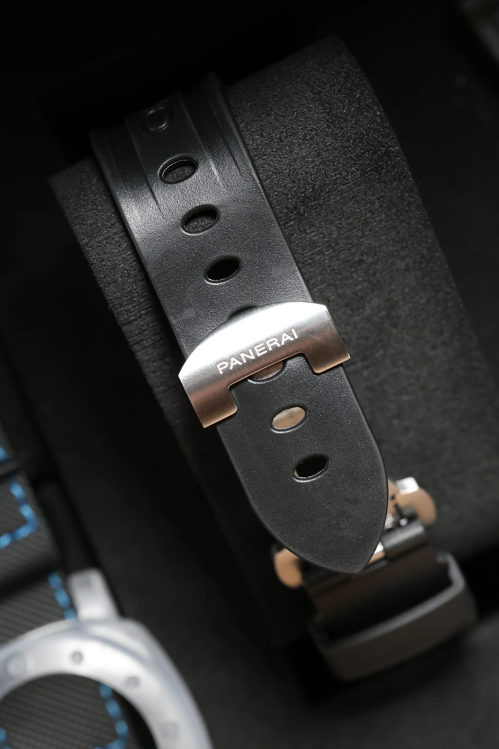 Panerai Submersible Automatic 42mm PAM00683 2021 [Preowned] - Image 18