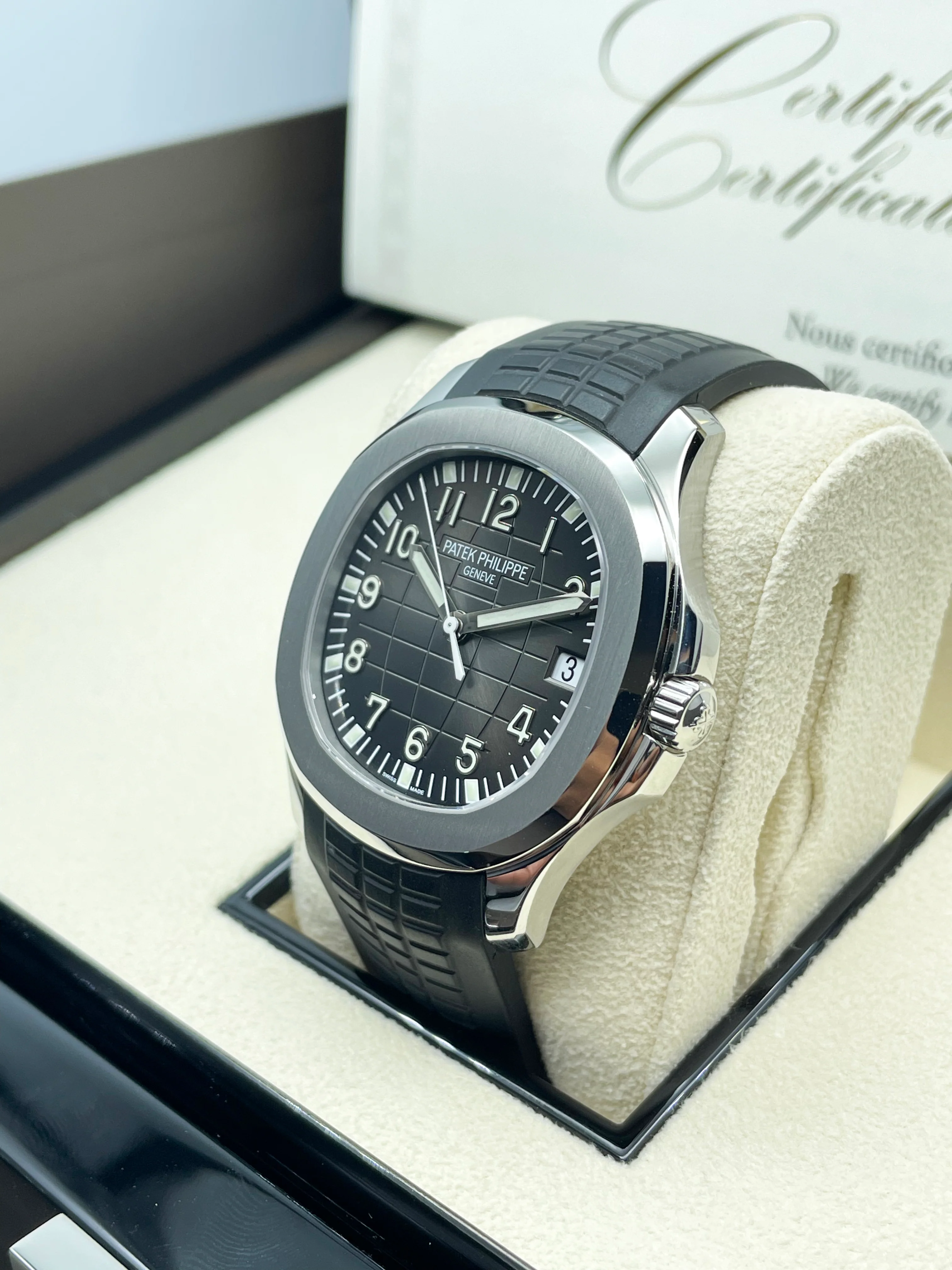 Patek Philippe Aquanaut Date Black Dial 5167A 2018 [Preowned] - Image 6