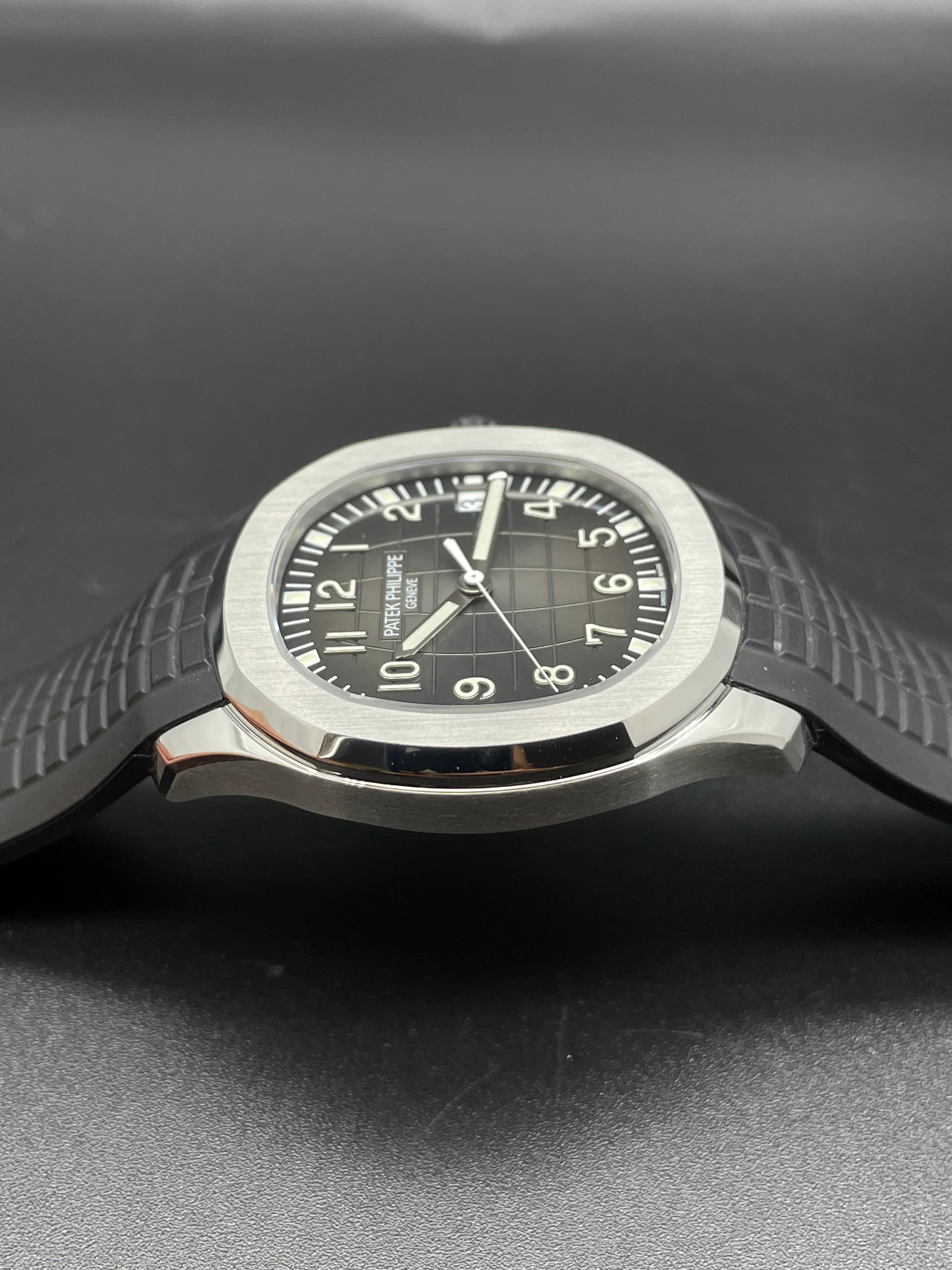 Patek Philippe Aquanaut Date Black Dial 5167A 2018 [Preowned] - Image 8