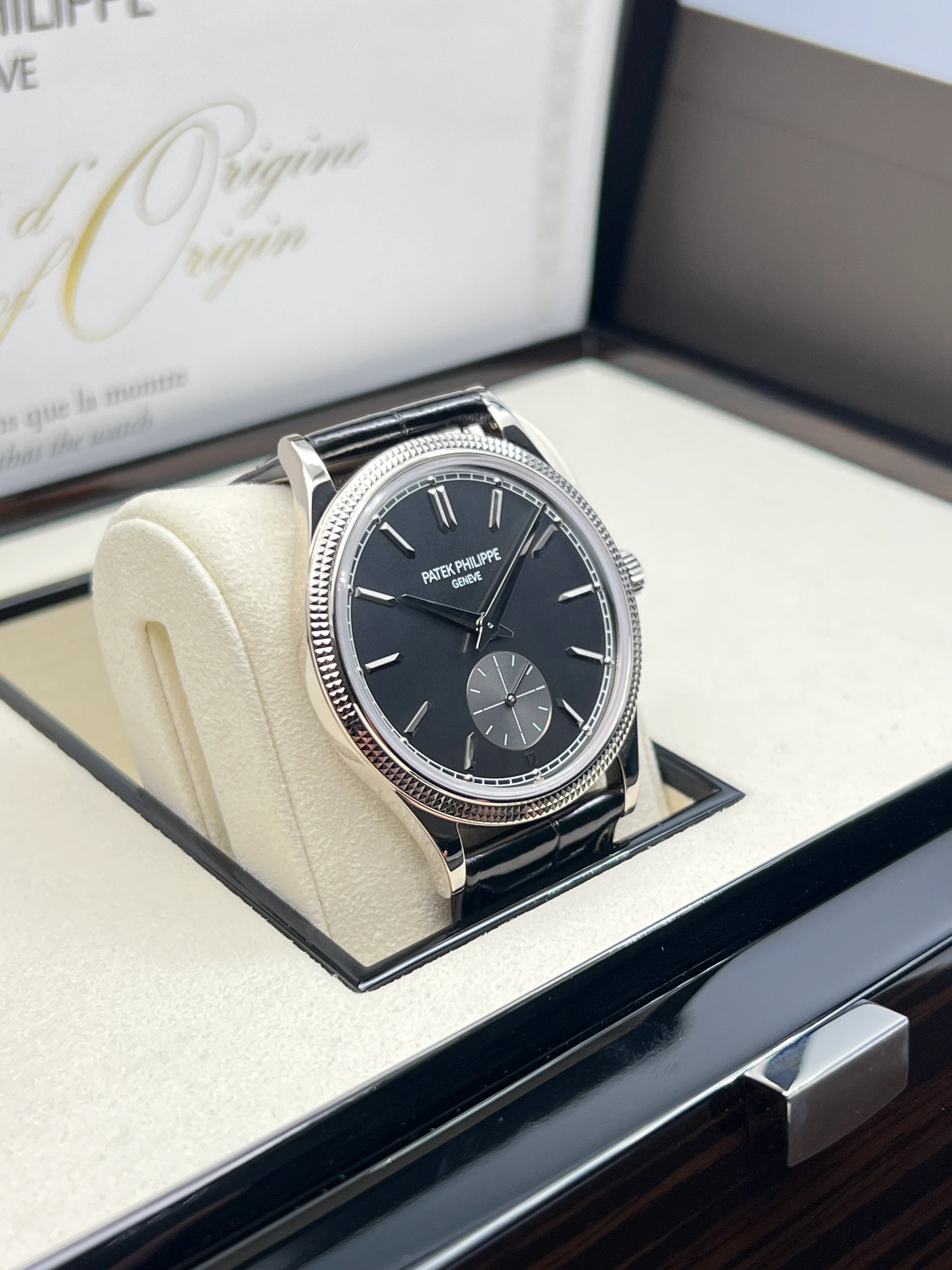 Patek Philippe Calatrava 39mm 6119G-001 2024 [Preowned] - Image 8