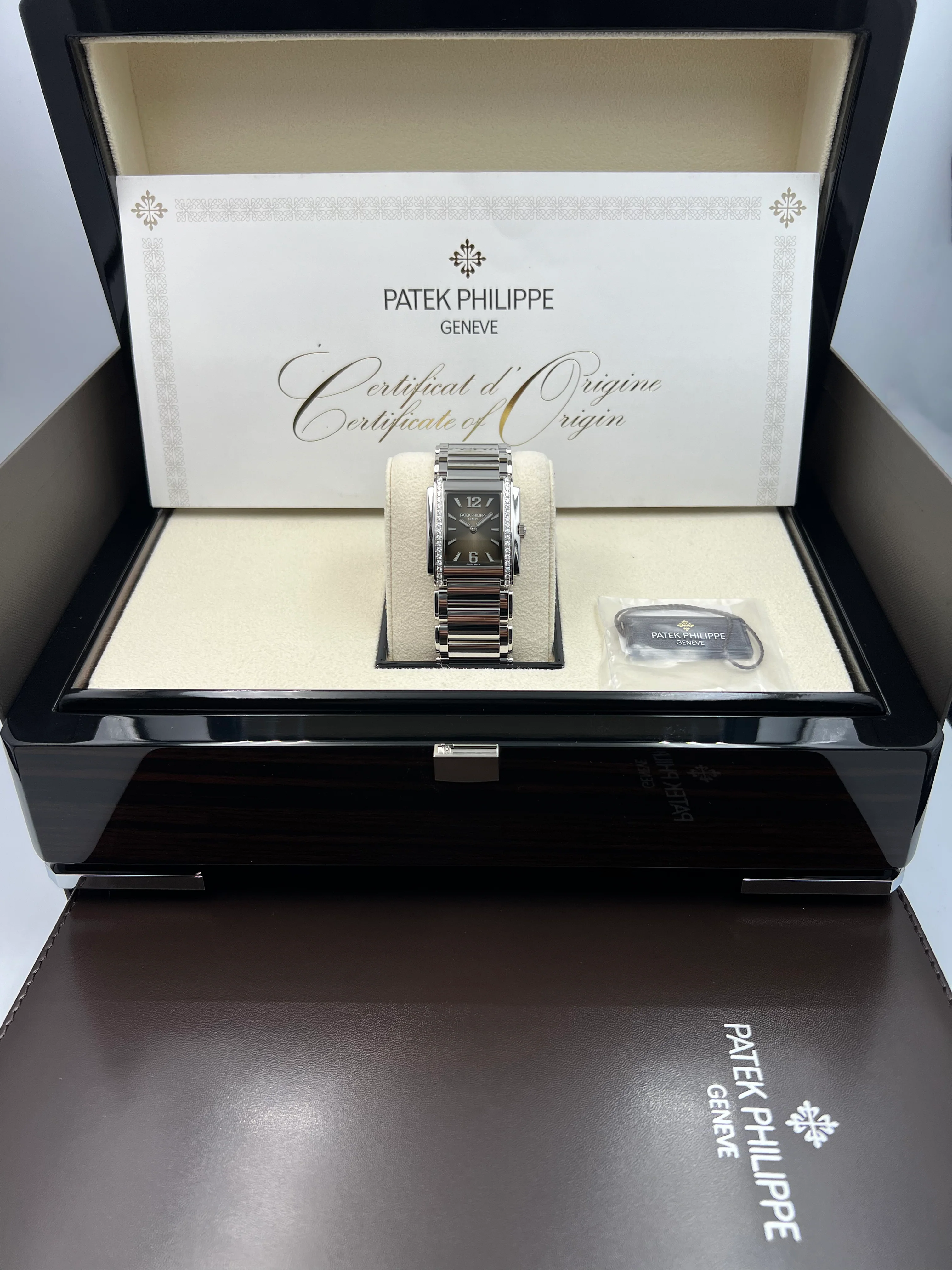Patek Philippe Twenty-4 Gray Sunburst Dial 4910/1200A - Image 10