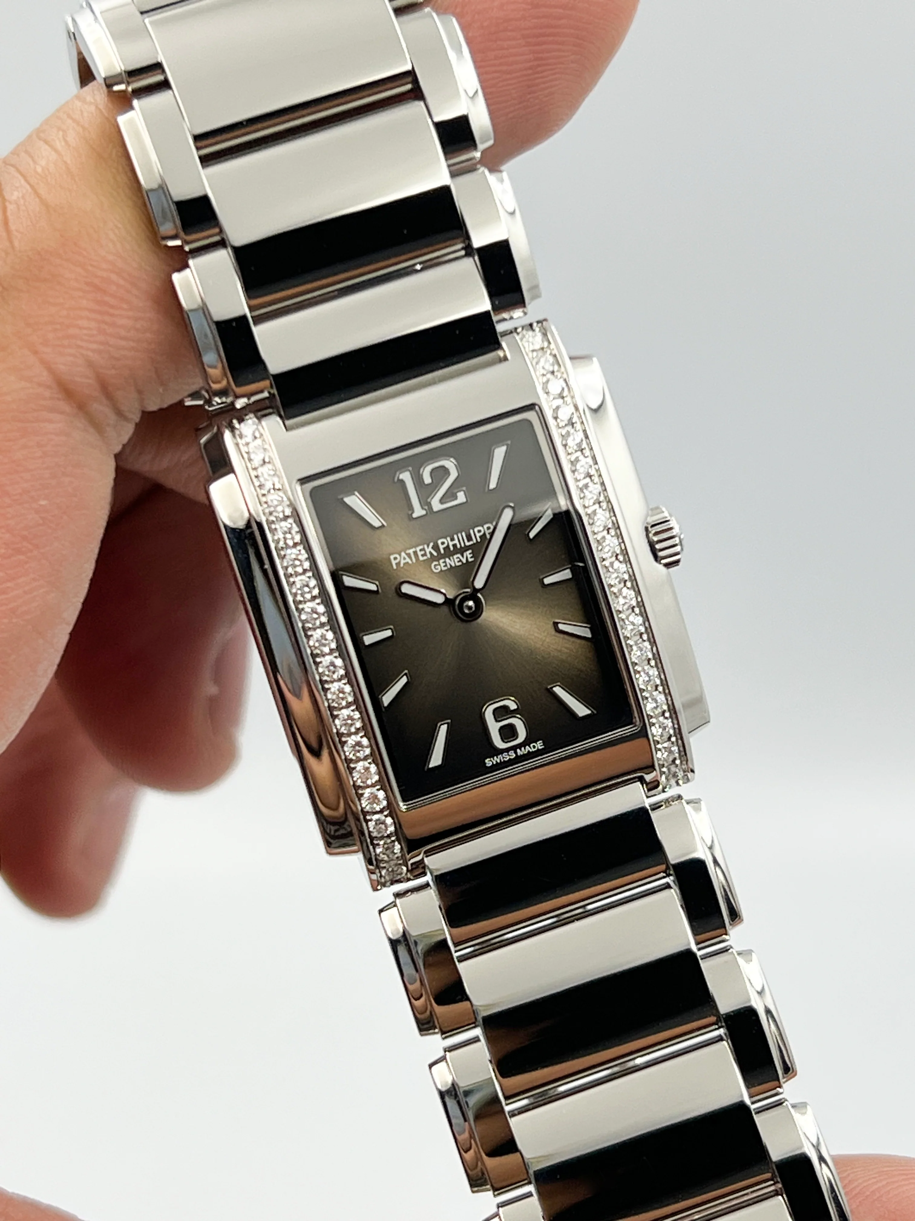 Patek Philippe Twenty-4 Gray Sunburst Dial 4910/1200A - Image 3
