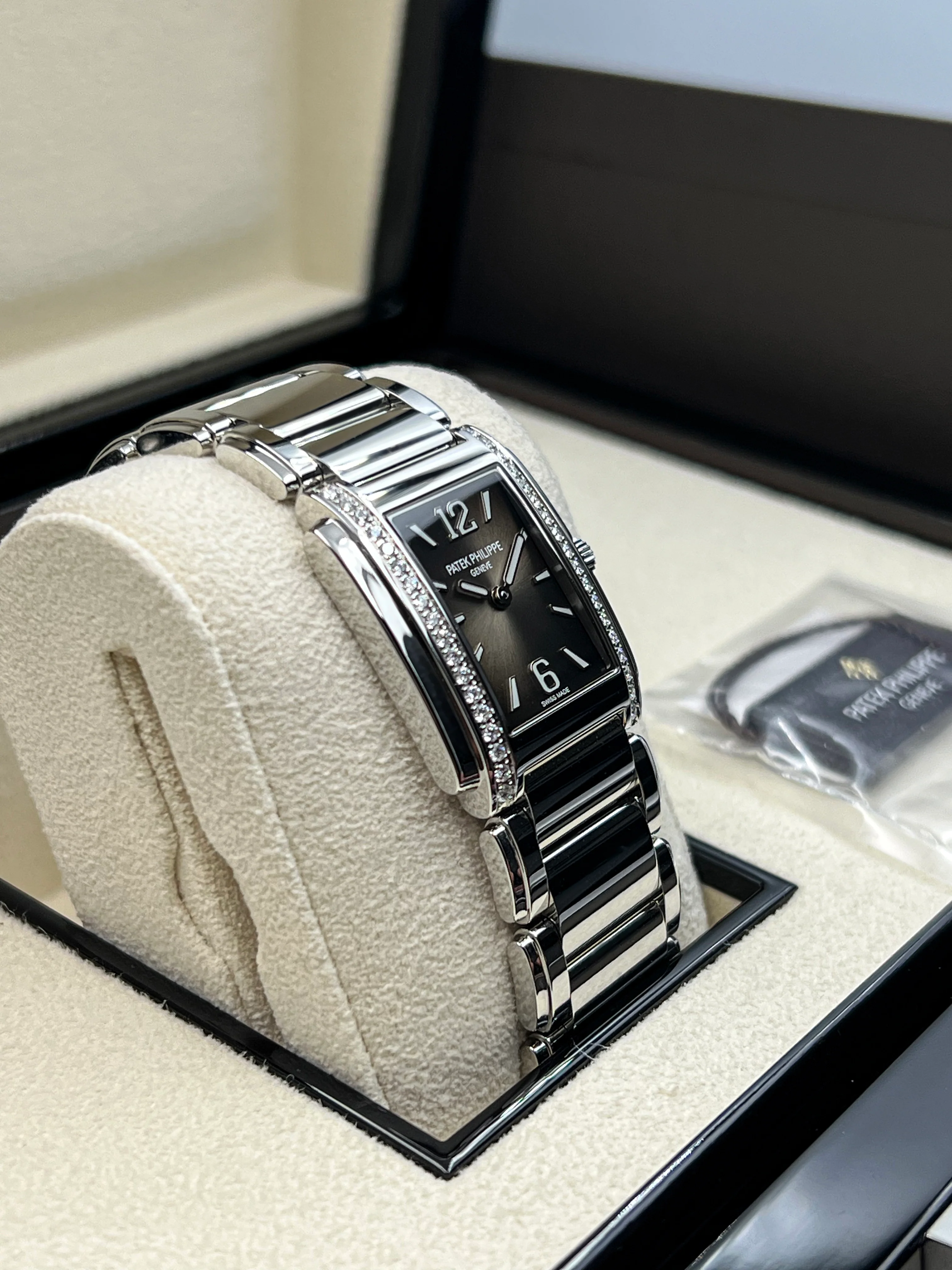 Patek Philippe Twenty-4 Gray Sunburst Dial 4910/1200A - Image 4
