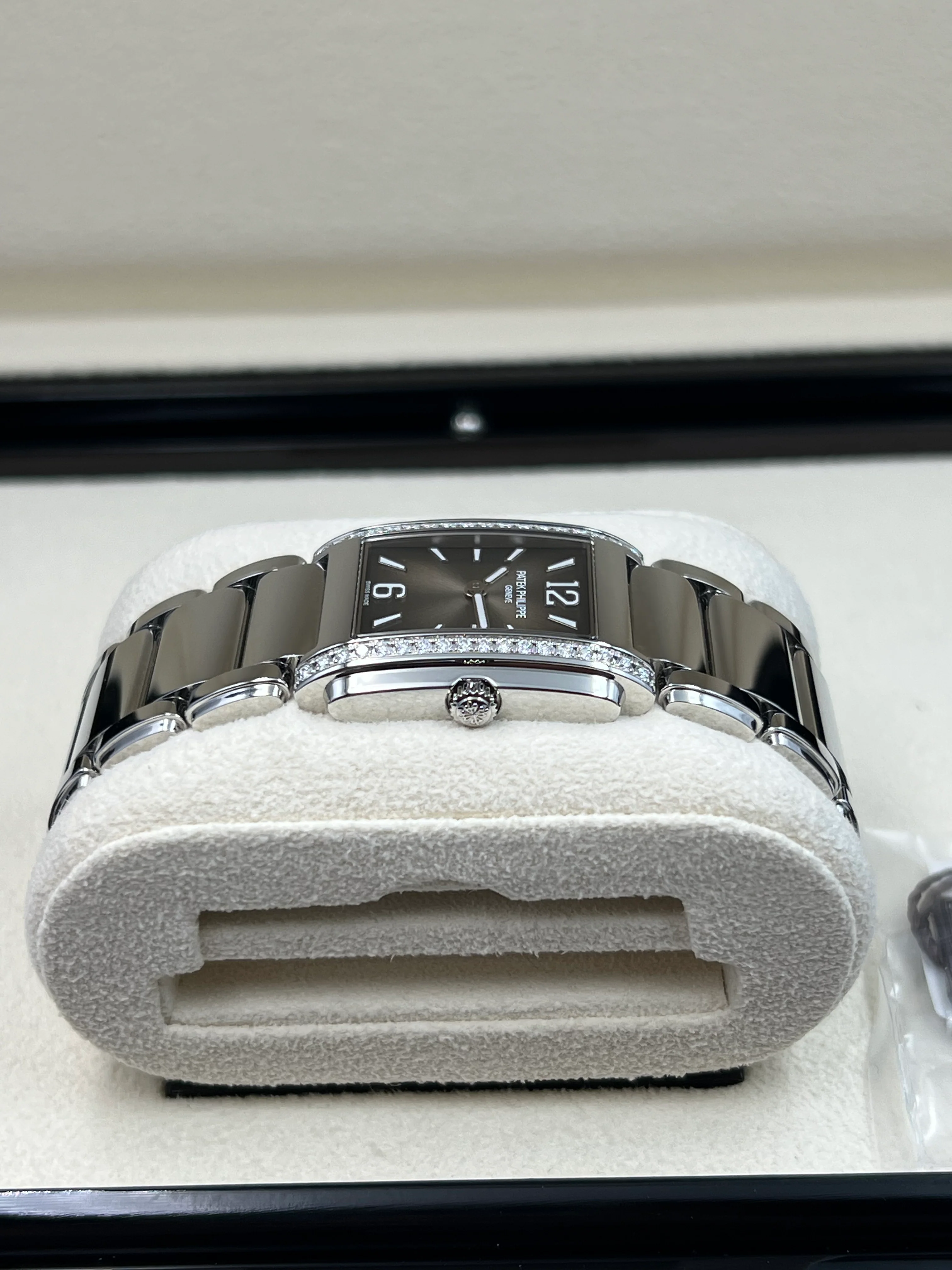 Patek Philippe Twenty-4 Gray Sunburst Dial 4910/1200A - Image 5