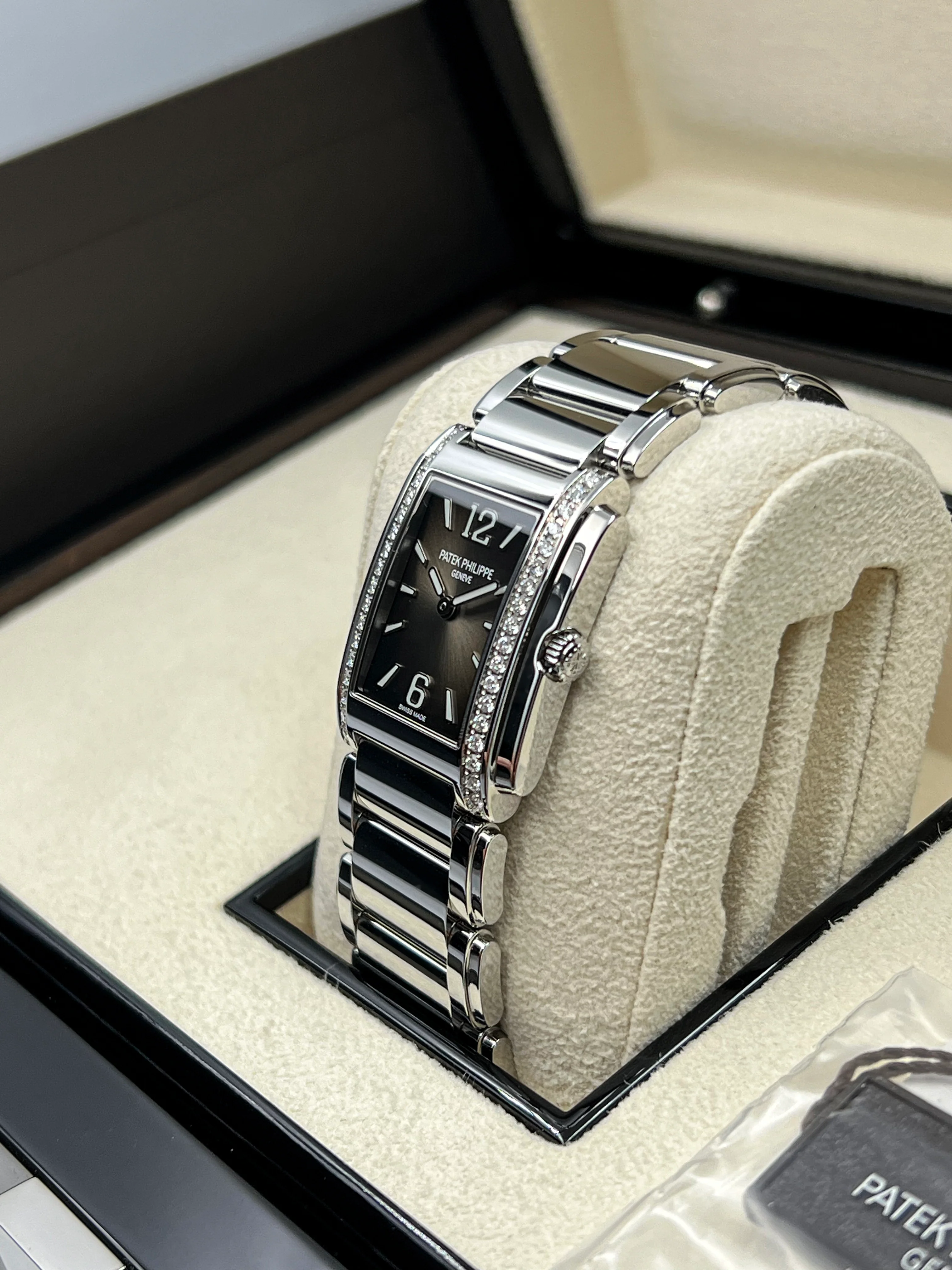 Patek Philippe Twenty-4 Gray Sunburst Dial 4910/1200A - Image 6