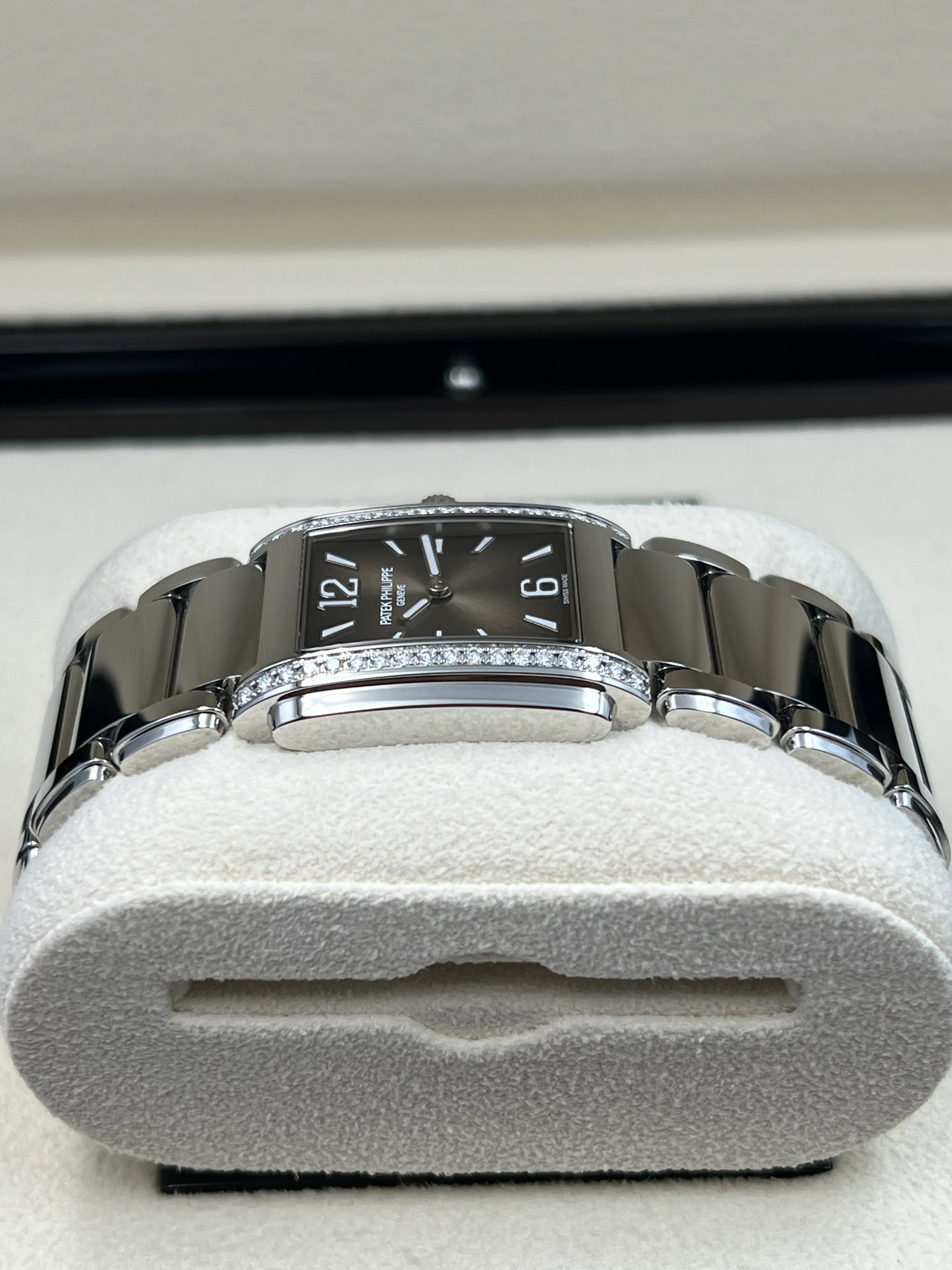 Patek Philippe Twenty-4 Gray Sunburst Dial 4910/1200A - Image 7
