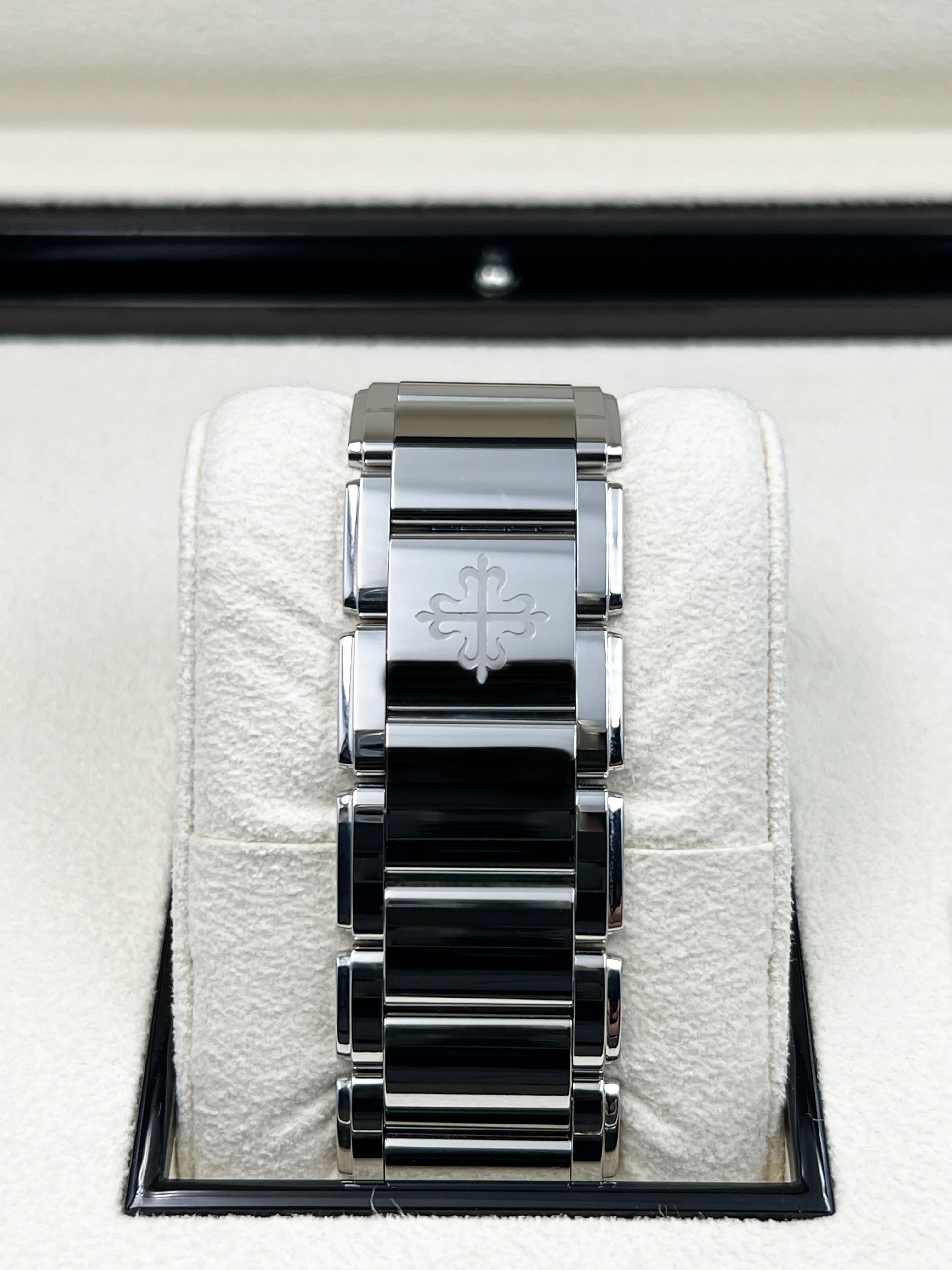 Patek Philippe Twenty-4 Gray Sunburst Dial 4910/1200A - Image 9