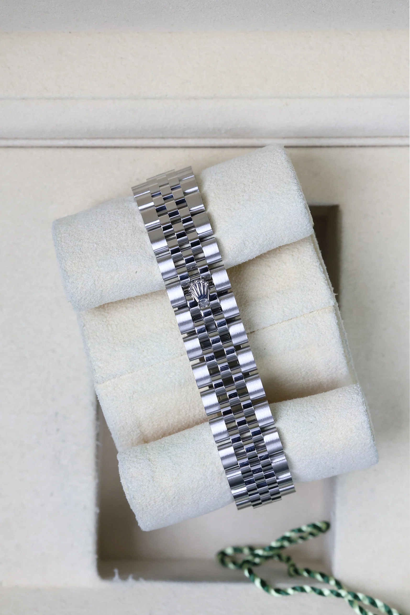 Rolex Datejust 28mm 10 Diamonds White Mother of Pearl Jubilee 279174 - Image 13