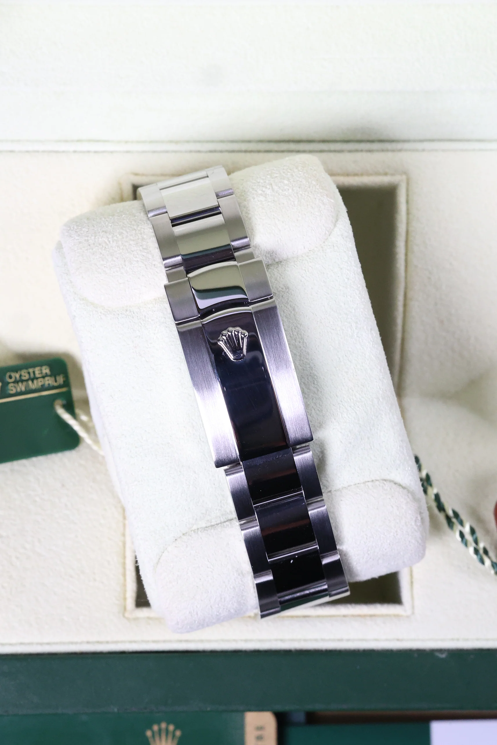 Rolex Milgauss White Dial 40mm 116400 2010 [Preowned] - Image 17