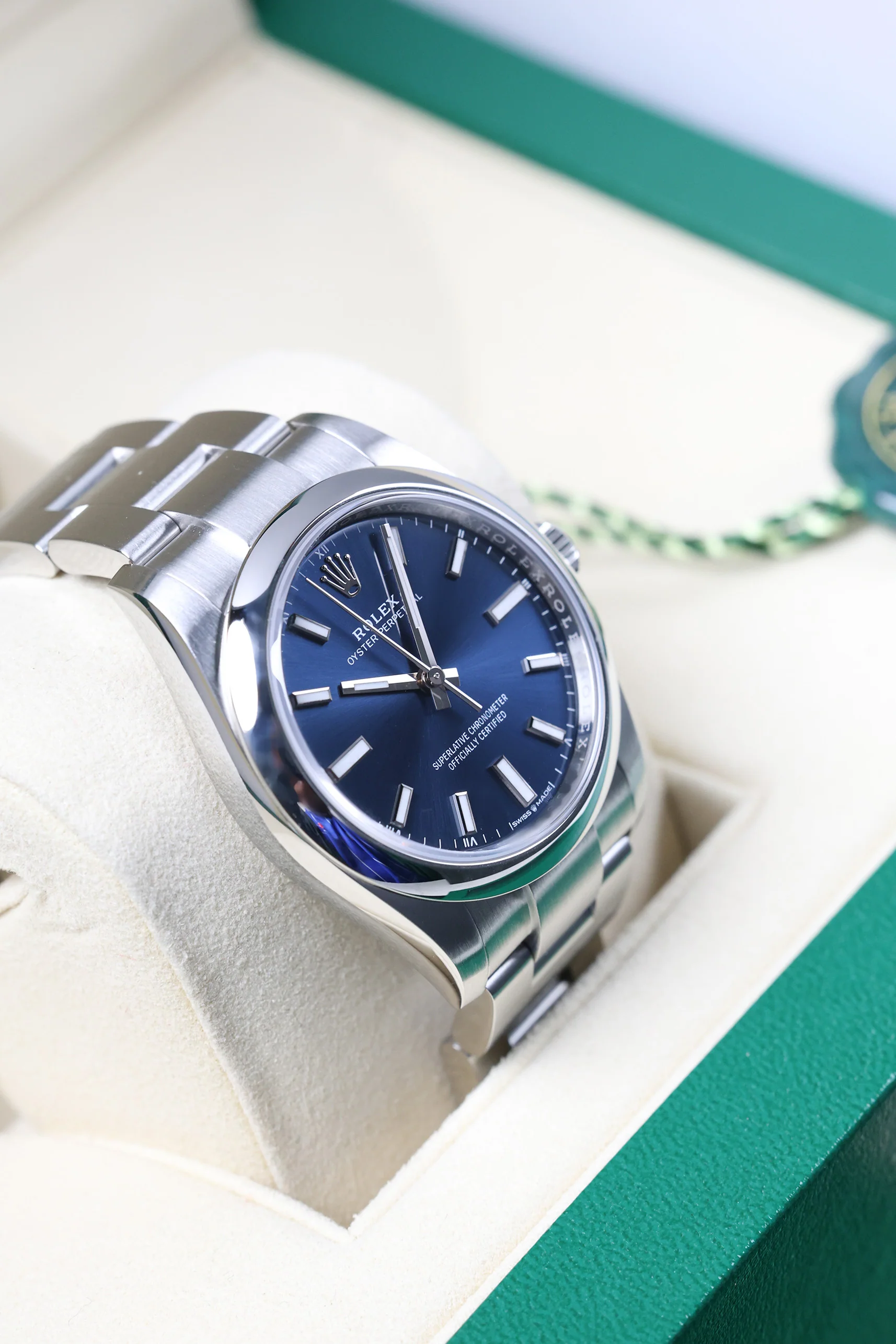 Rolex Oyster Perpetual 34mm Bright Blue 124200 2024 [Preowned] - Image 10
