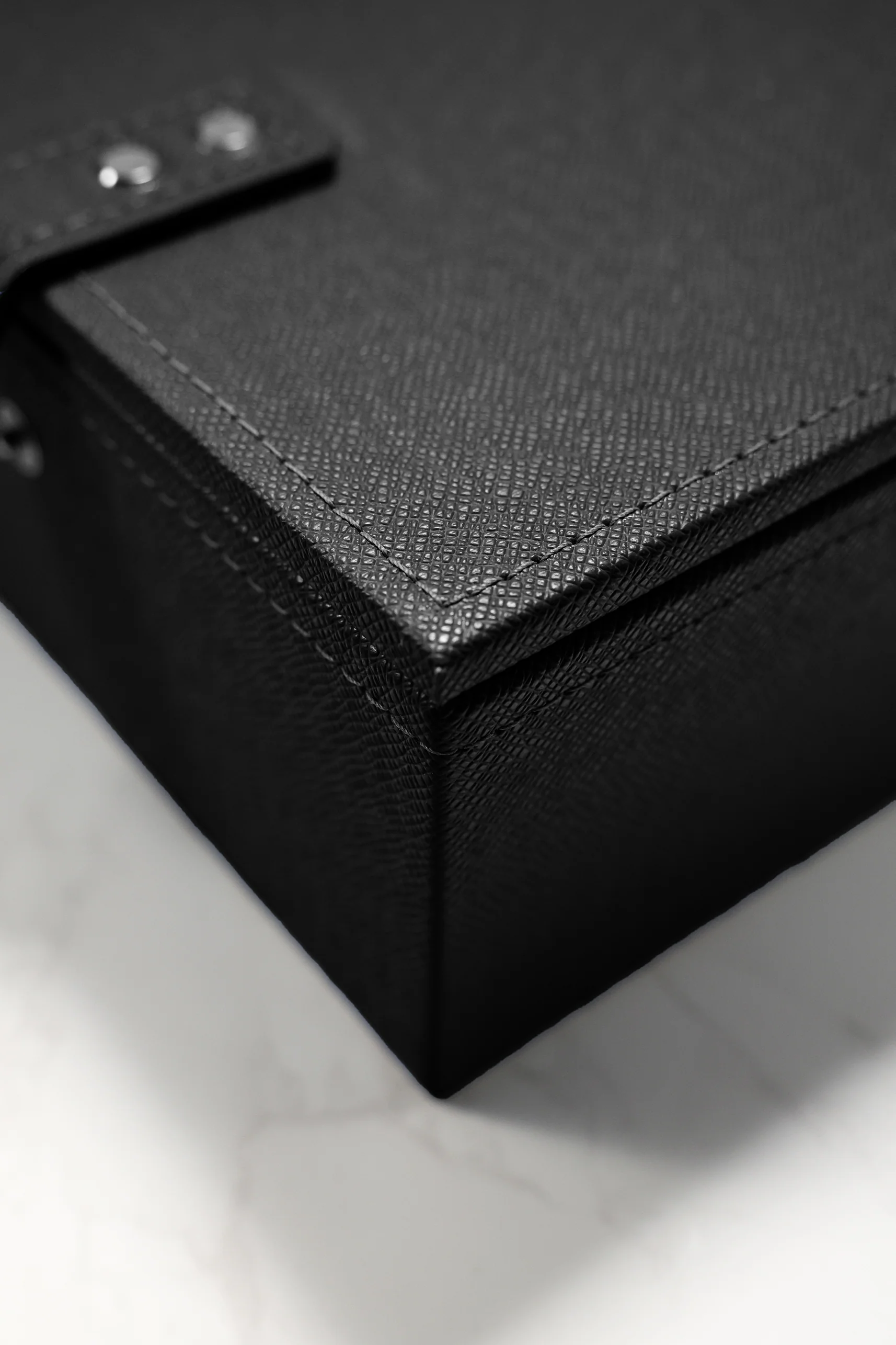 Ten10 CasaModa Watch Box for 6 Watches (Black Exterior & Blue Interior) - Image 6