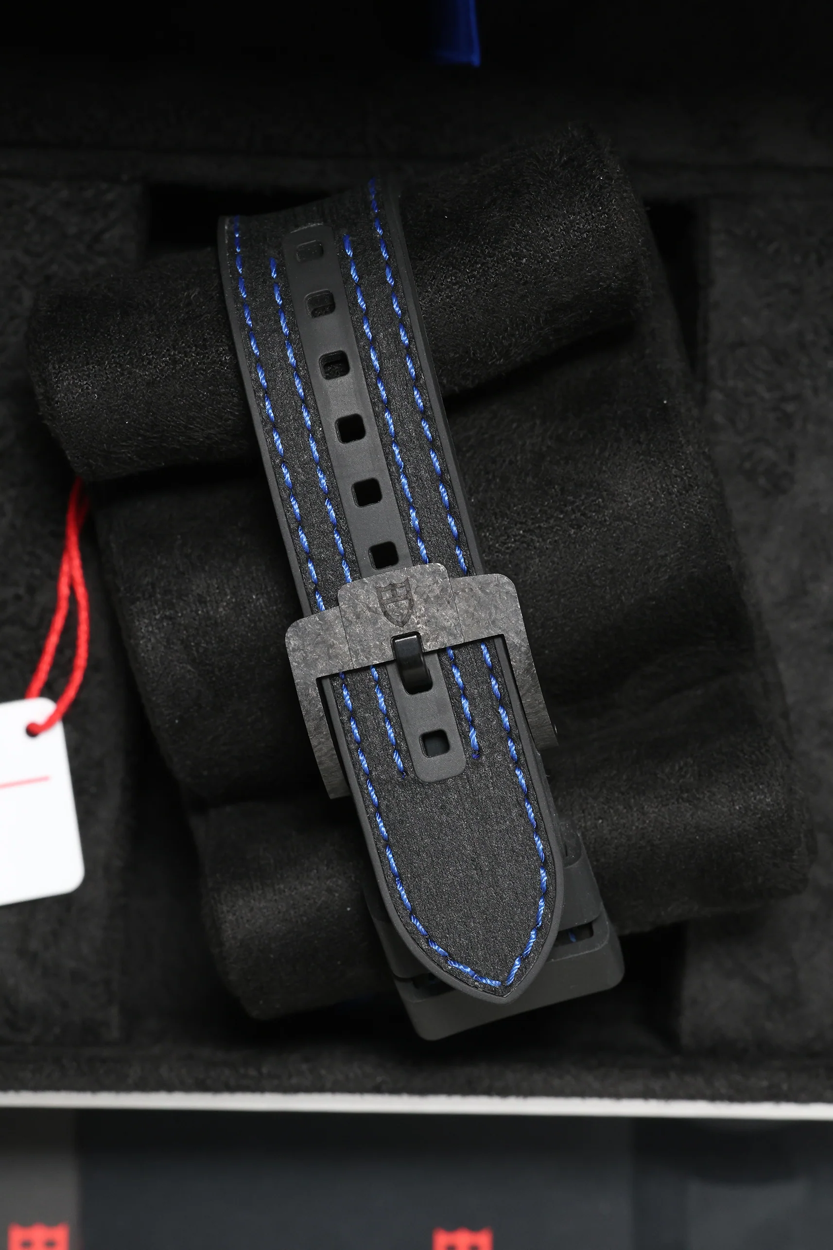 Tudor Black Bay Chronograph Carbon 25 42mm 79377KN 2025 [Preowned] - Image 12